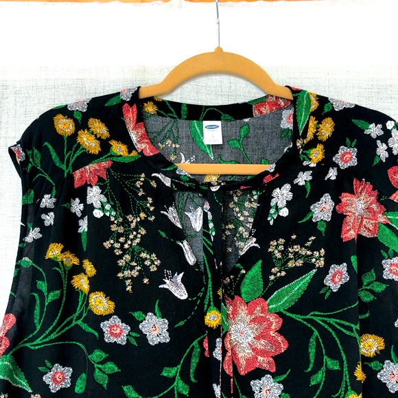 Old Navy women’s floral sleeveless black top, size L.Pit to pit 22”.New w/o tags - Picture 3 of 10